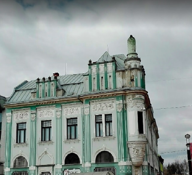 Будівля банку в Михайлівцях